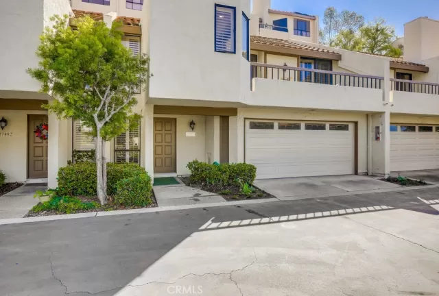 MLS: SW23195545 Condo For Sale