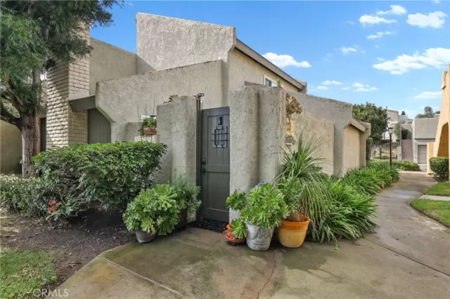 MLS: SW24013317 Condo For Sale