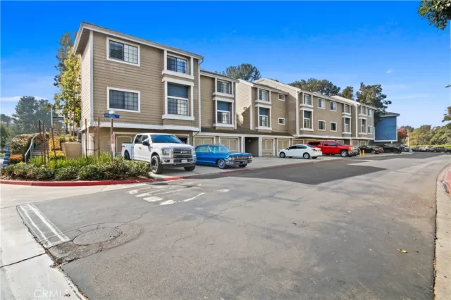 MLS: SW24014514 Condo For Sale