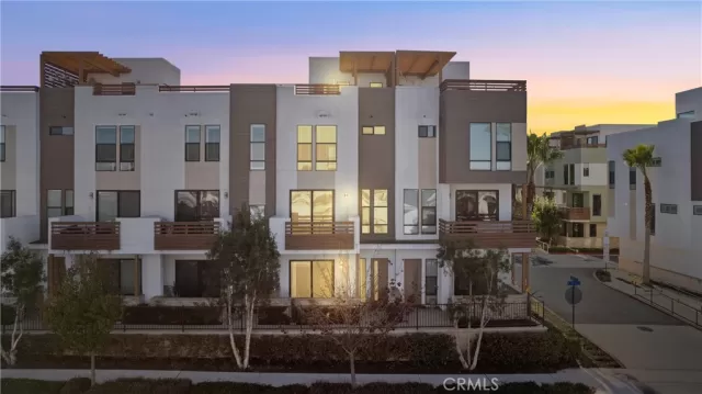 MLS: SW24014567 Condo For Sale