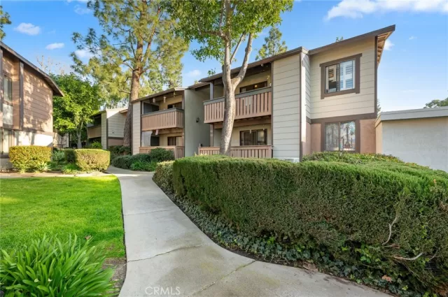 MLS: SW24034797 Condo For Sale