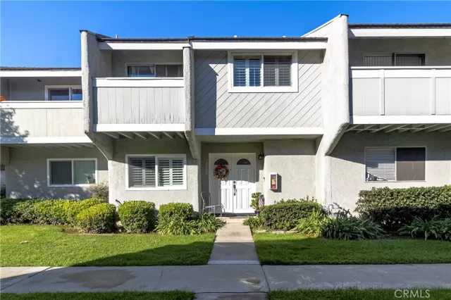 MLS: SW24213581 Condo For Sale