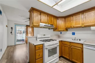 Photo #5: SW24245348 Listing 