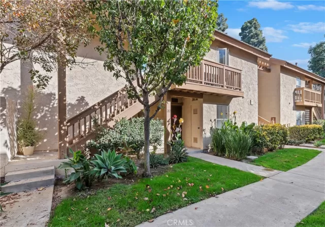 MLS: SW25065013 Condo For Sale