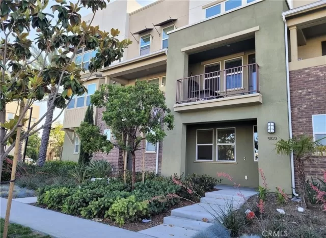 MLS: SW25146715 Condo For Sale