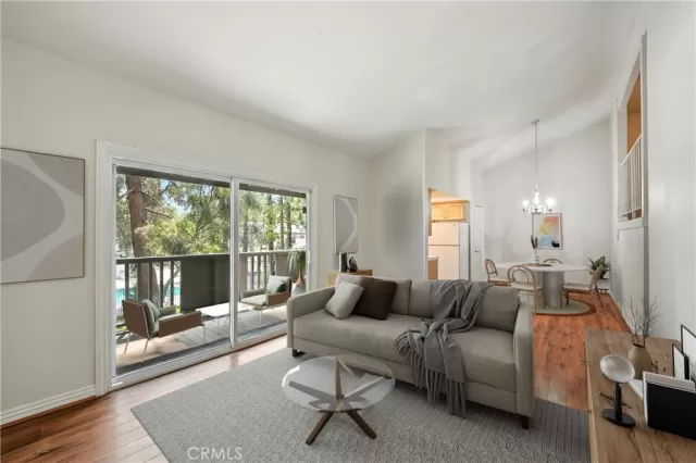 MLS: SW25176899 Condo For Sale