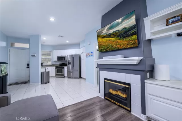 MLS: SW25215573 Condo For Sale