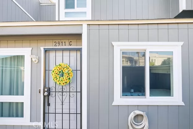 MLS: SW25268506 Condo For Sale