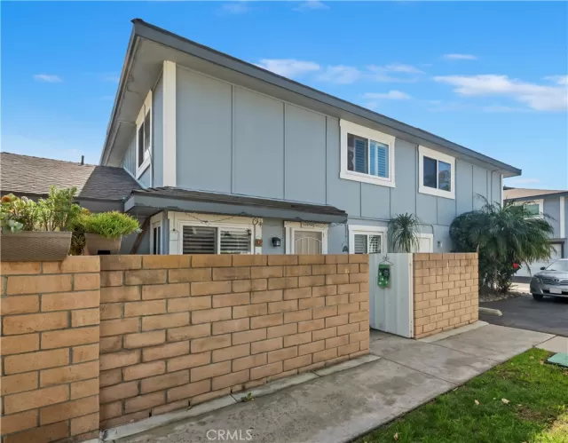 MLS: SW26045891 Condo For Sale