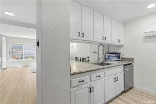 Photo #5: SW26076168 Listing 