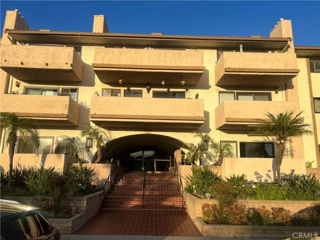 MLS: SW26114522 Condo For Sale