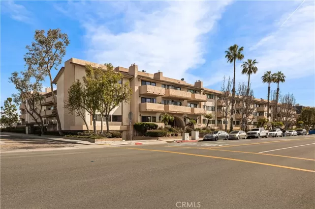 MLS: SW26138395 Condo For Sale