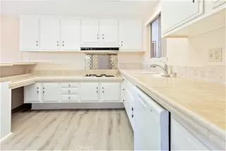 Photo #6: TR22225522 Listing