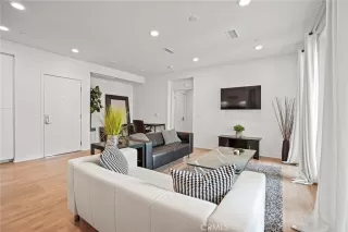 Photo #5: TR22242529 Listing