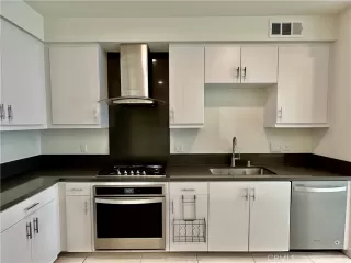 Photo #5: TR23114785 Listing