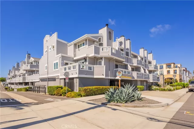 MLS: TR23188538 Condo For Sale