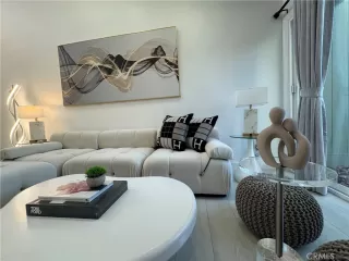 Photo #2: TR24033446 Listing