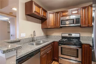 Photo #5: TR24046373 Listing