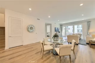 Photo #4: TR24189685 Listing