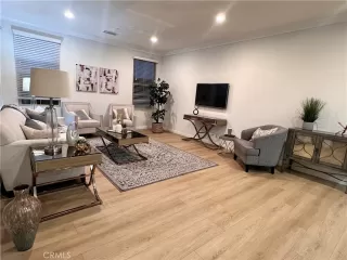 Photo #4: TR24227383 Listing