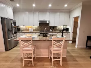 Photo #5: TR24227383 Listing