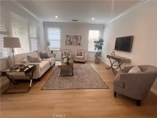 Photo #6: TR24227383 Listing