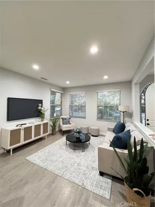 Photo #3: TR24239369 Listing