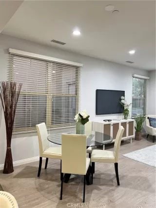 Photo #4: TR24239369 Listing