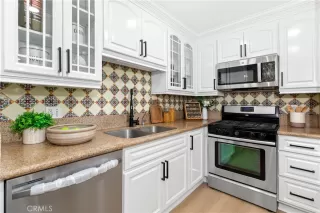 Photo #4: TR25027178 Listing 