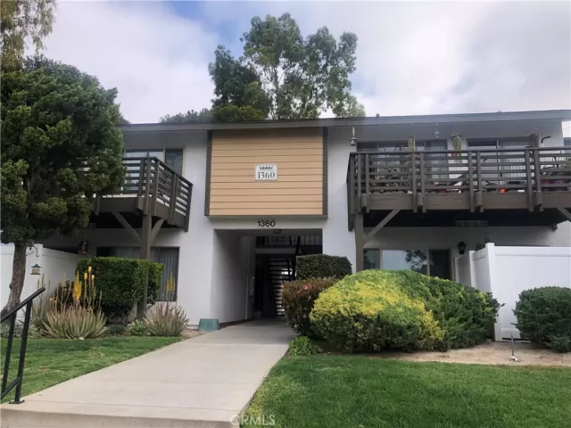 MLS: TR25062023 Condo For Sale