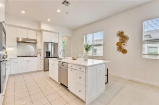 Photo #4: TR25069214 Listing