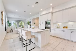 Photo #6: TR25069214 Listing