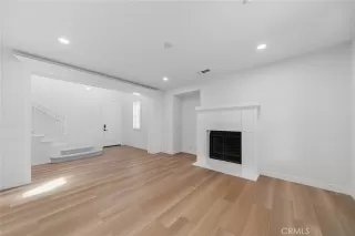 Photo #4: TR25073737 Listing