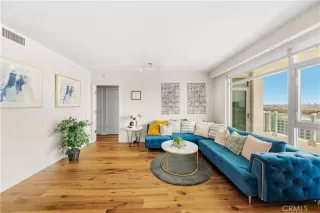 Photo #2: TR25098721 Listing