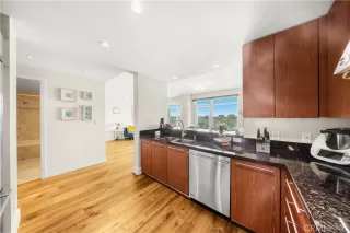 Photo #6: TR25098721 Listing