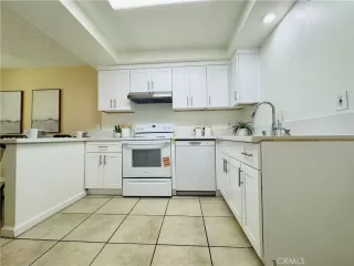 Photo #4: TR25132422 Listing 