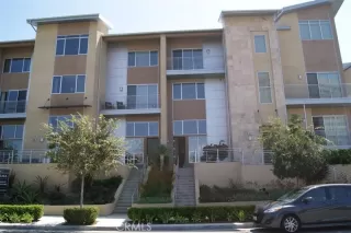 More Details about MLS # TR25135388 : 812 ROCKEFELLER