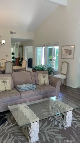 Photo #3: TR25141715 Listing 