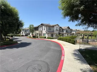 Photo #6: TR25149501 Listing