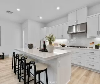 Photo #2: TR25153276 Listing