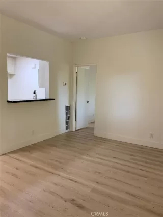 Photo #5: TR25200871 Listing