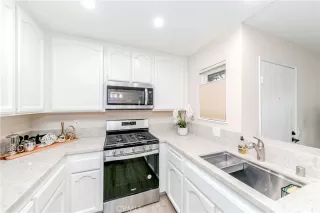 Photo #6: TR25210807 Listing 