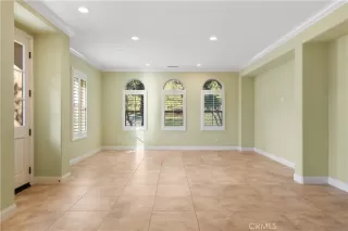 Photo #4: TR25224077 Listing 