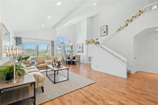 Photo #6: TR25229435 Listing 