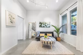 Photo #5: TR25231575 Listing