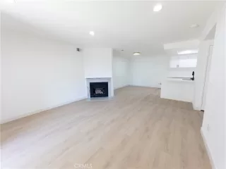 Photo #4: TR25243753 Listing