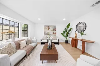 Photo #2: TR25262371 Listing 