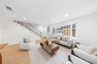 Photo #4: TR25262371 Listing 