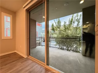 Photo #4: TR25265357 Listing 