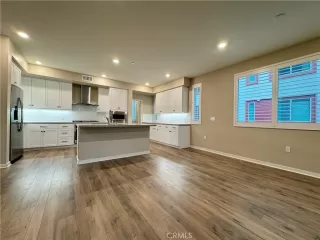 Photo #5: TR25265357 Listing 